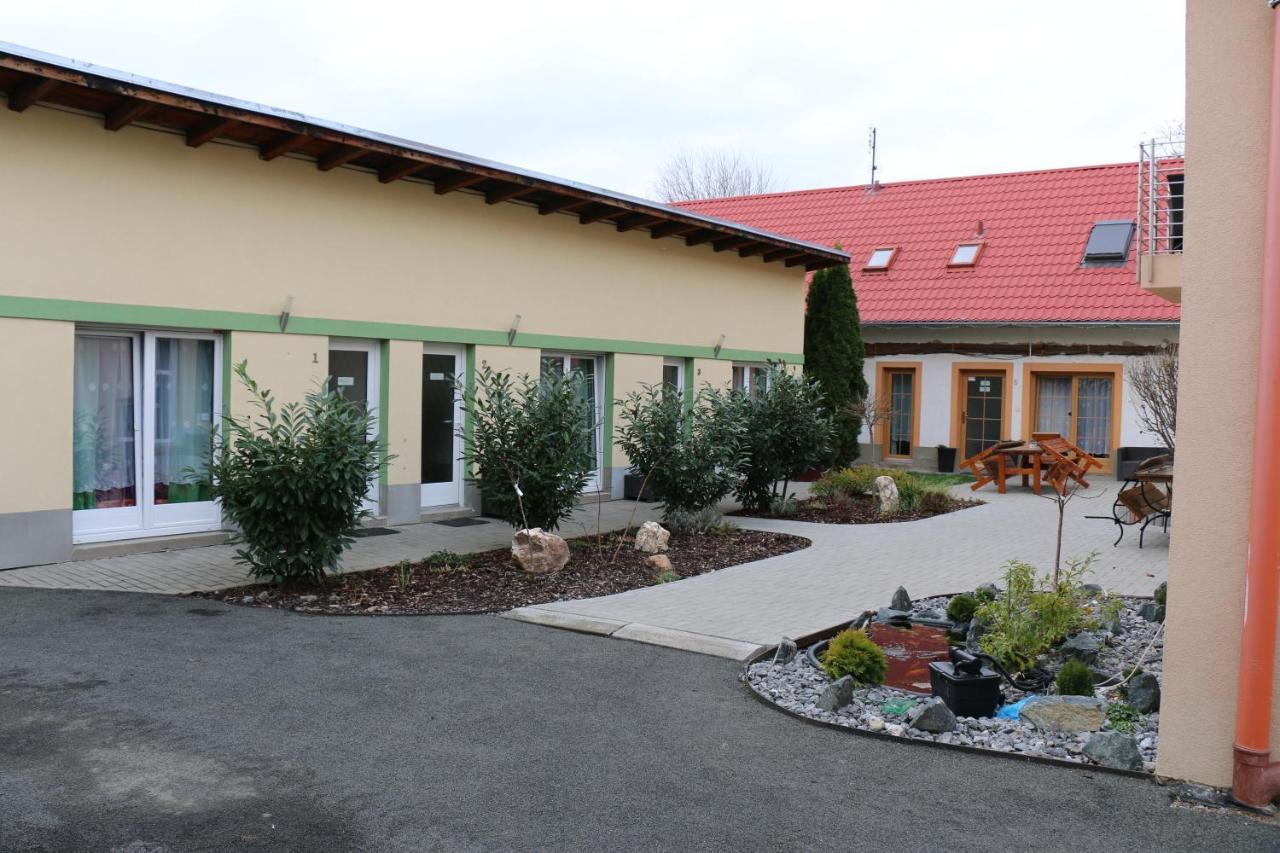 Penzion Kotvas Milovice  Exterior foto