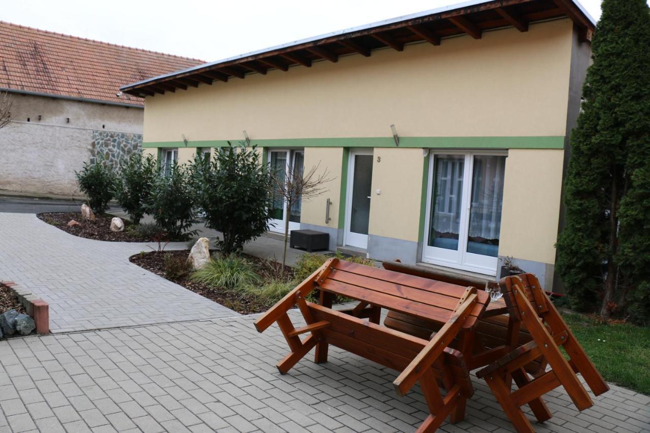 Penzion Kotvas Milovice  Exterior foto